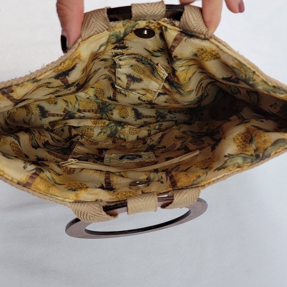 Paul Brent Sun N Sand wicker beaded starfish purse with wooden handles - Picture 8 of 9